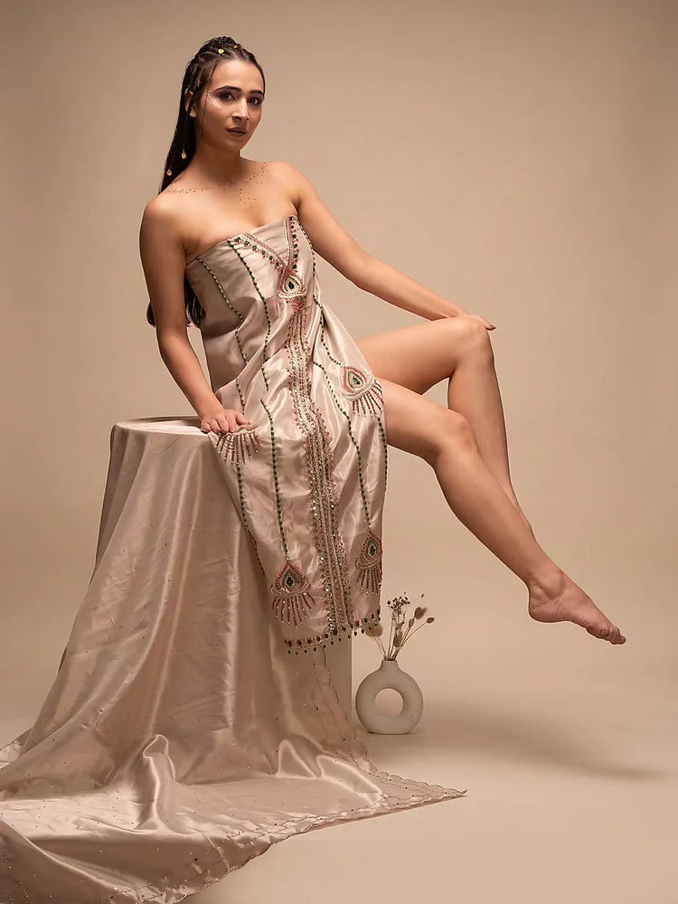 Ivory Geometric V-Panel Suit Design